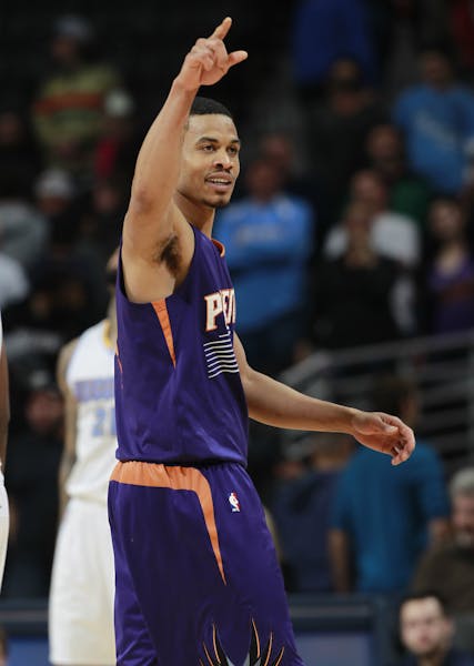 Phoenix Suns guard Gerald Green gestures to bench in final seconds of the overtime period of the Suns' 112-107 overtime victory over the Denver Nugget