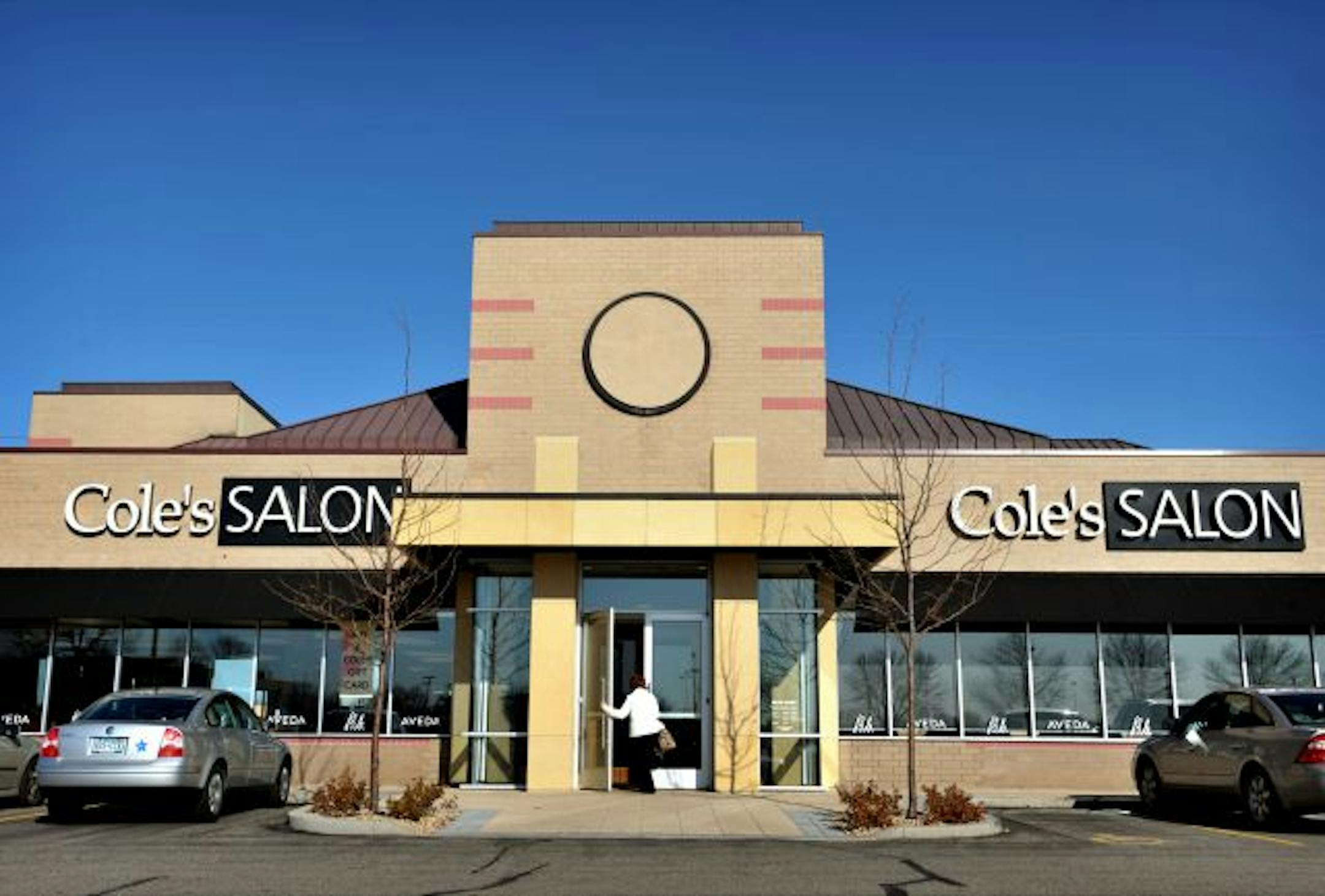 Cole's Salon in Apple Valley.