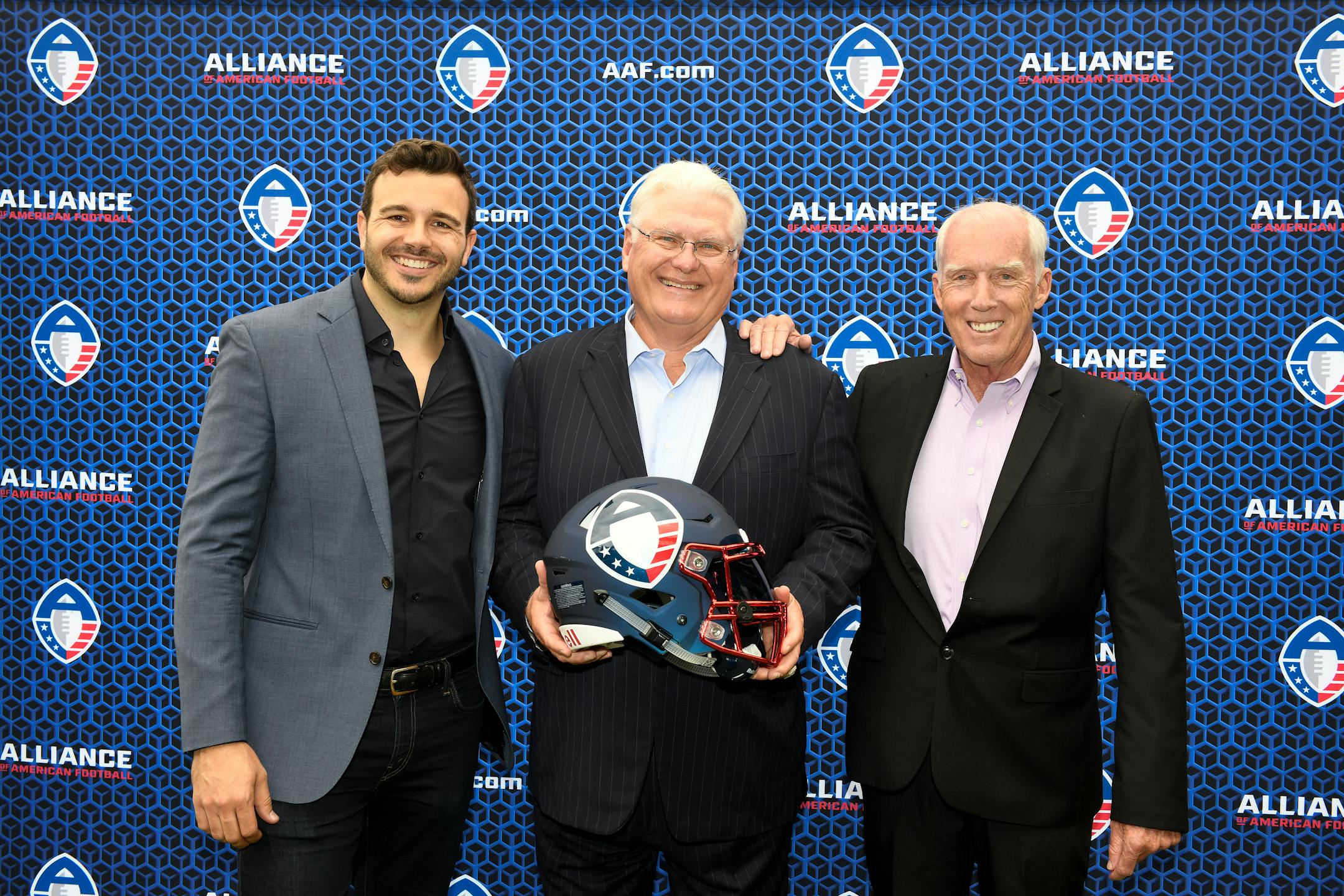 San Diego Fleet head coach Mike Martz, center, poses for photos with Alliance of American Football CEO and co-founder Charlie Ebersol, left, and head of football operations JK McKay