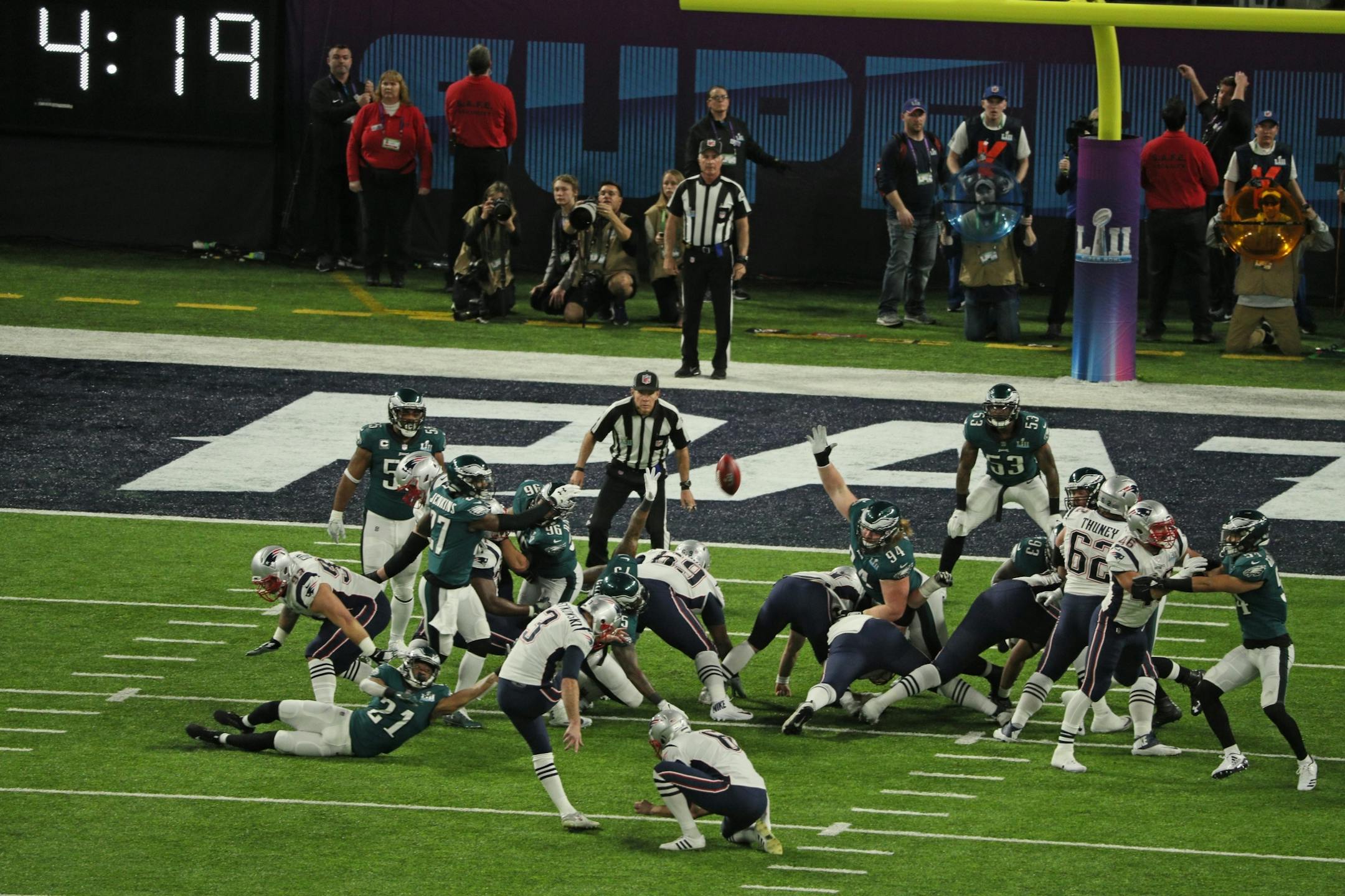 After a muffed snap, a 26-yard field goal attempt by New England Patriots kicker Stephen Gostkowski (3) sailed off target and hit the left upright in the first quarter of Super Bowl LII.