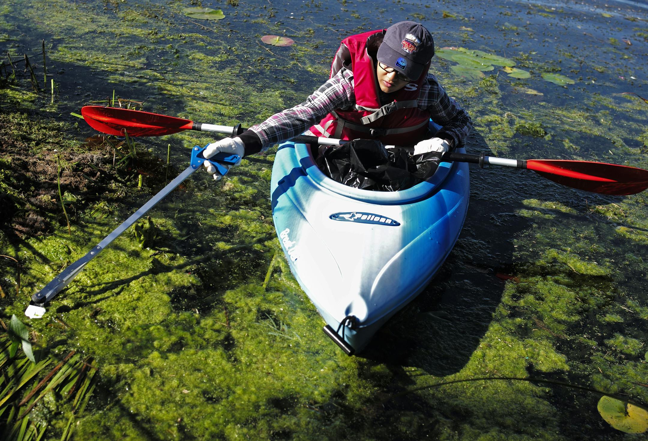 On Lake Hiawatha on September 7, 2014, Rose Dunn-Wright,12, used her kayak to pick thrash. About 1000 volunteers were expected to pick up trash along the Minnehaha Creek watershed at the Annual Minnehaha Creek Clean-up .]Richard Tsong-Taatarii/rtsong-taatarii@startribune.com