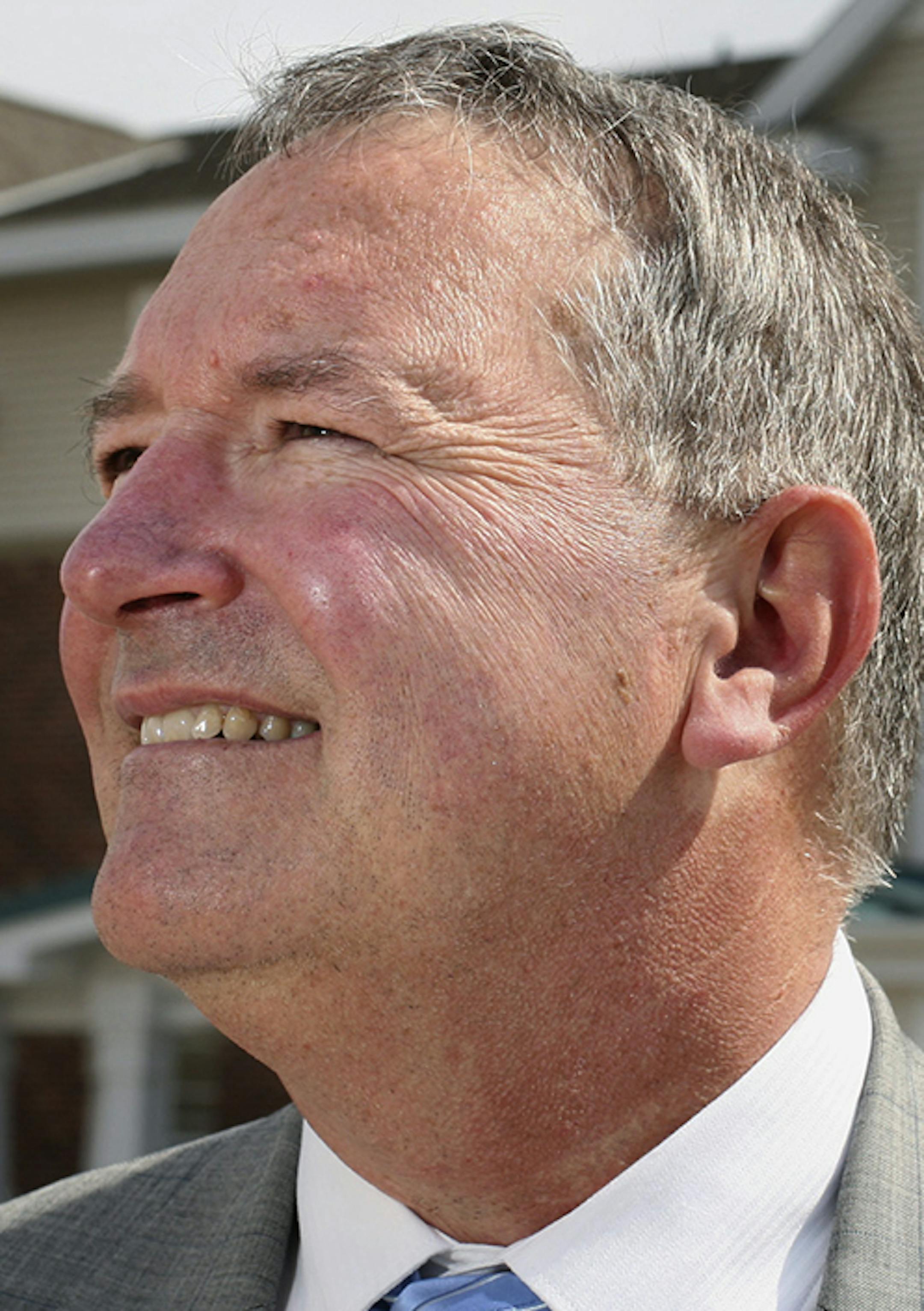 Dakota County Community Development Agency executive director Mark Ulfers show in front of Lakeside Pointe, one of the agency's senior housing developments in Eagan. ] GENERAL INFORMATION: JENNIFER SIMONSON ‘ jsimonson@startribune.com Eagan, MN-Thurs., Apr. 13, 2005 A mini-profile of Mark Ulfers, director of the Dakota County Community Development Agency. ORG XMIT: MIN2015031817061256