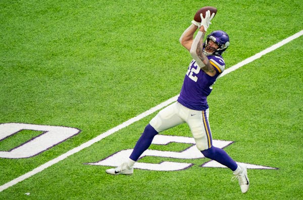Minnesota Vikings tight end Kyle Rudolph (82) caught a pass during a late fourth quarter drive on Sunday. ]