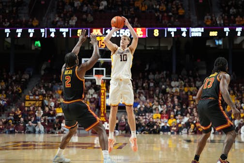 Gophers senior Cade Tyson (10) shoots over Southern California defender Ezra Ausar (2) on Friday, Jan. 9, 2026, at Williams Arena. (Gophers athletics)