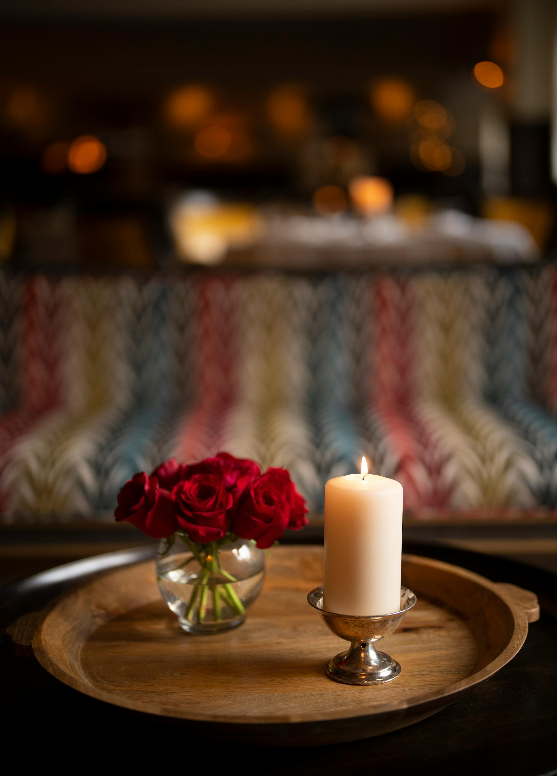 Fresh flowers and a candle adorn a seating area in Charlie's at the Minneapolis Club.