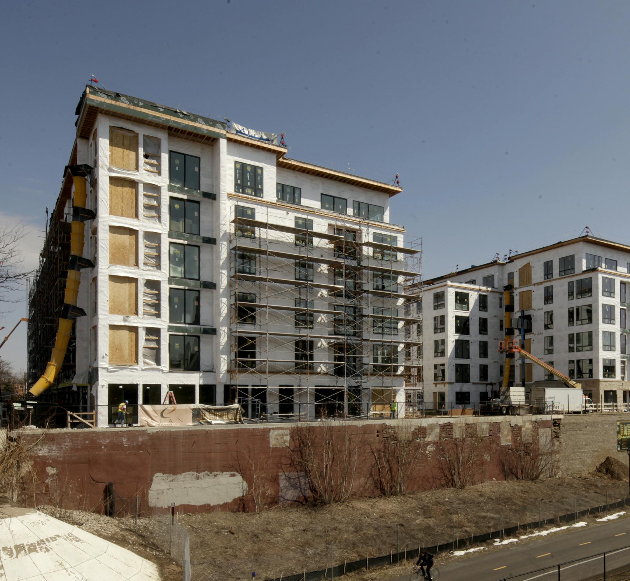 Elan Uptown at 2837 Dupont Avenue S. ‚Ä¢ Minneapolis, MN on April 26, 2013. ] JOELKOYAMA‚Ä¢joel koyama@startribune.com