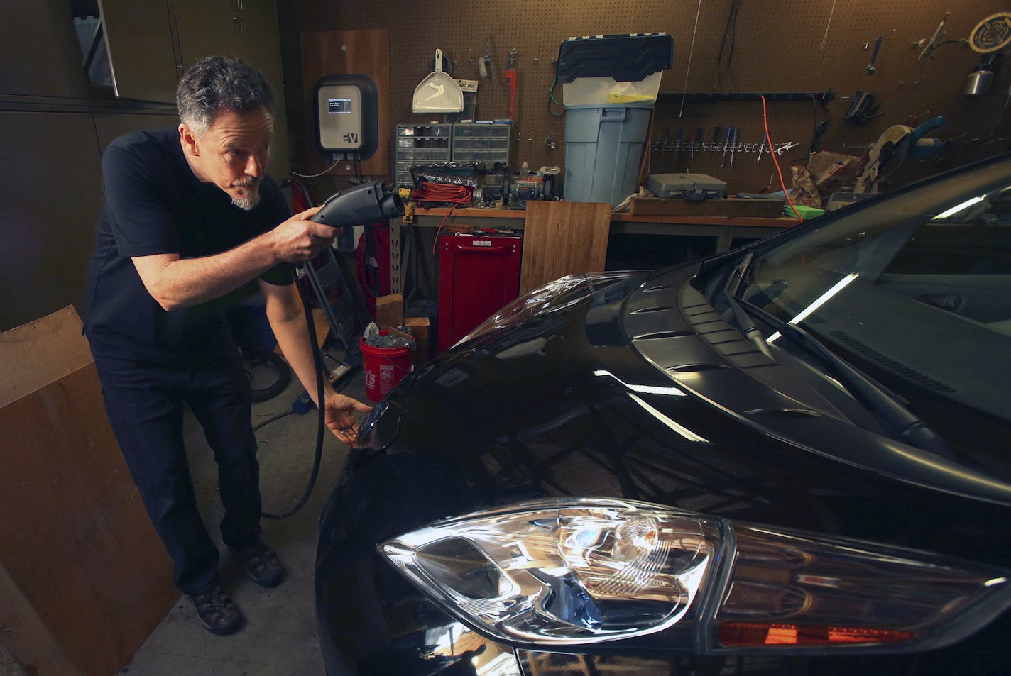 Nissan Leaf owner Will Price charges his electric vehicle in his garage rather than at publicly funded EV Project locations around Eugene, Ore., on Dec. 30, 2014. &#x201a;&#xc4;&#xfa;I never use them,&#x201a;&#xc4;&#xf9; Price said of the public chargers. &#x201a;&#xc4;&#xfa;They are of no consequence to me." (AP Photo/The Register-Guard, Brian Davies) ORG XMIT: OREUG101