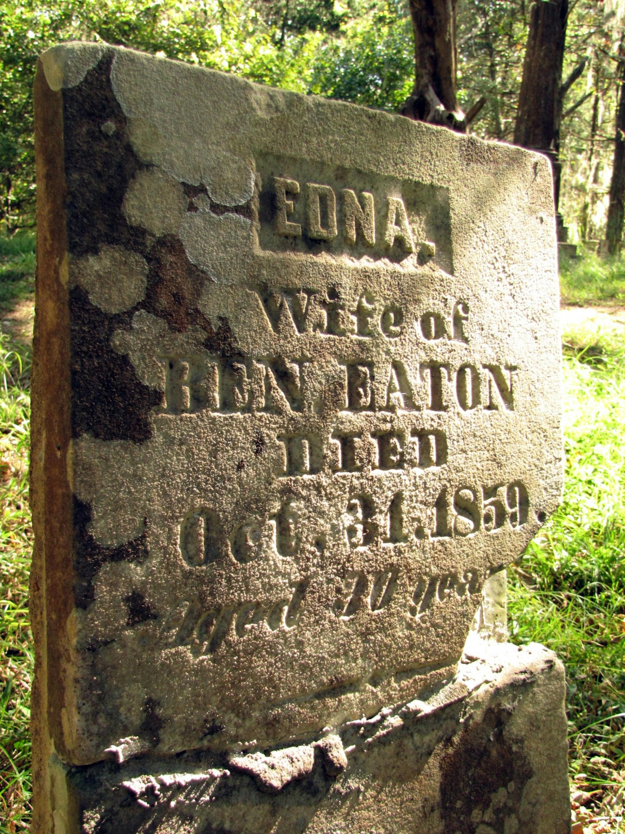Rocky Springs was a once-thriving town along the Trace. Today it's a popular stop along the way. Visitors can walk through remnants of the town, which include a fairly intact cemetery.