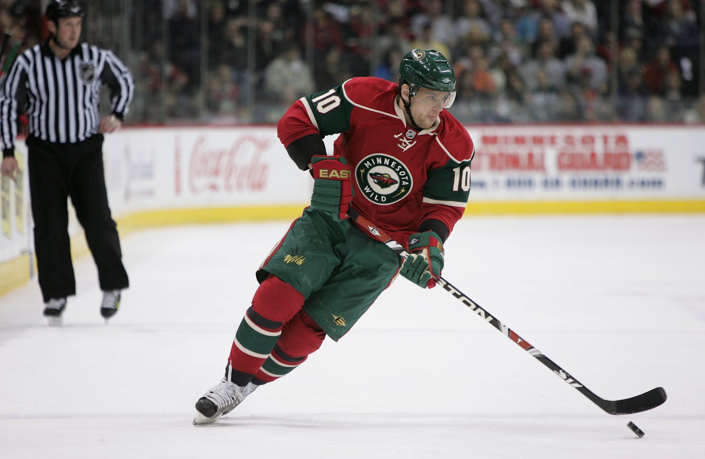 JENNIFER SIMONSON • jsimonson@startribune.com St. Paul, MN - 4/10/09 - Minnesota Wild vs. Nashville Predators IN THIS PHOTO: ] The Wild's Marian Gaborik (10) brought the puck down the ice during the first period against the Nashville Predators.