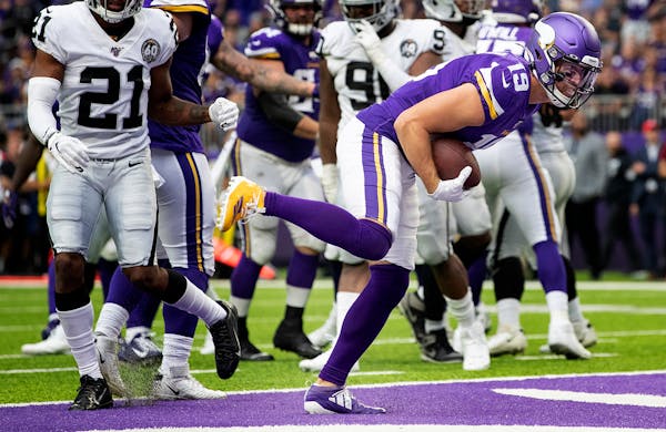 Minnesota Vikings receiver Adam Thielen (19) ran into the end zone for a touchdown in the second quarter.