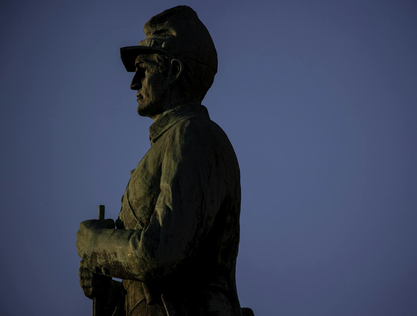 A statue commemorating the Union Soldiers and Sailors of the war of 1861-65 at the Freeborn County District Court in Albert Lea, MN. ] CARLOS GONZALEZ • cgonzalez@startribune.com – Albert Lea, MN – June 17, 2020, Albert Lea was named for a Confederate officer. As national lawmakers debate stripping Confederate names from military bases and people attack Confederate symbols, Albert Lea is not having any kind of public reckoning of its own.