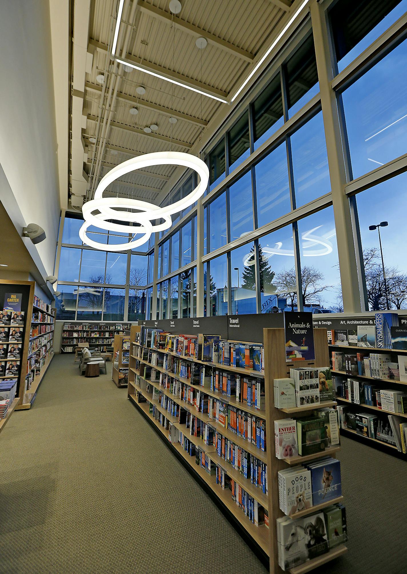 On Tuesday Barnes & Noble opens in the lower level in the Galleria Edina complete with a new concept. It's the second B&N in the country to try an expanded bar and restaurant in the bookstore. ] (ELIZABETH FLORES/STAR TRIBUNE) ELIZABETH FLORES &#x2022; eflores@startribune.com