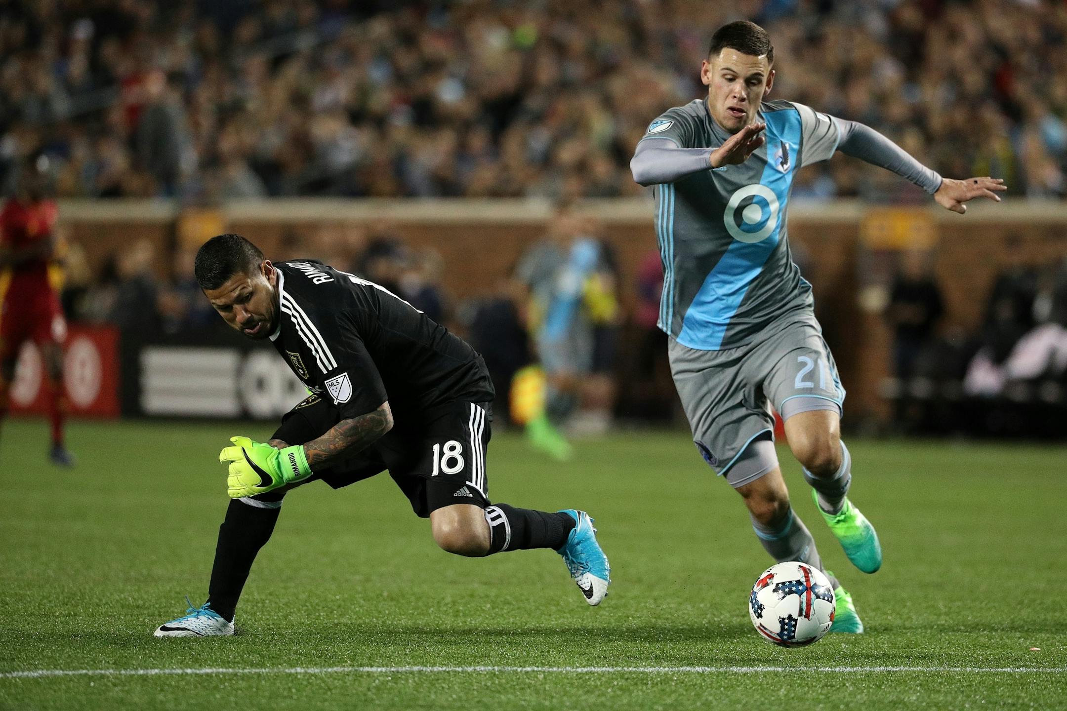 Minnesota United forward Christian Ramirez (21) took the ball from Real Salt Lake goalkeeper Nick Rimando (18) to score in the second half.