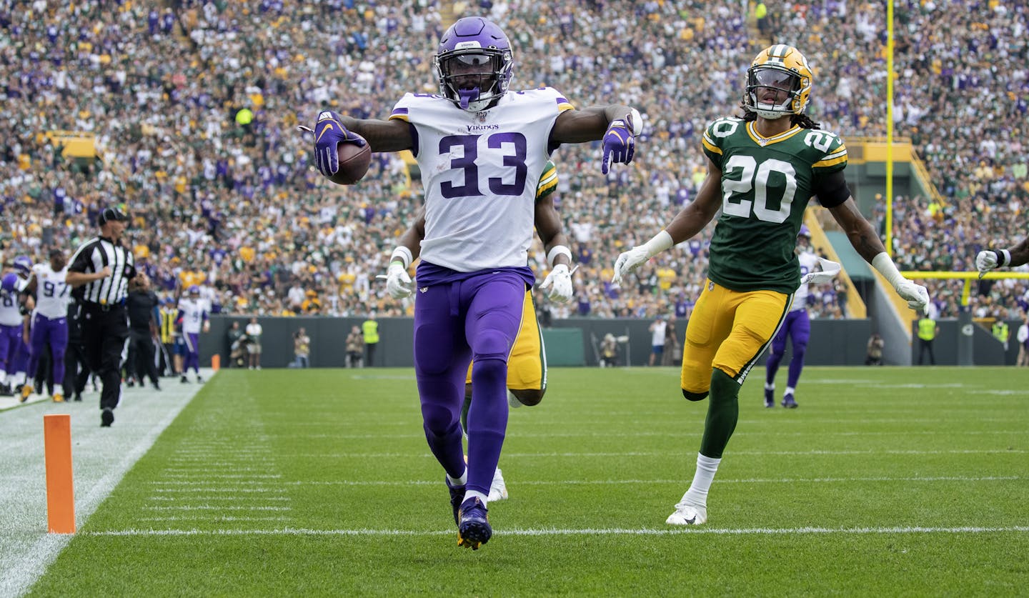 Minnesota Vikings running back Dalvin Cook (33) ran in for a 75-yard touchdown in the second quarter. ] CARLOS GONZALEZ &#x2022; cgonzalez@startribune.com &#x2013; Green Bay, WI &#x2013; September 15, 2019, Lambeau Field, NFL, Green Bay Packers vs. Minnesota Vikings