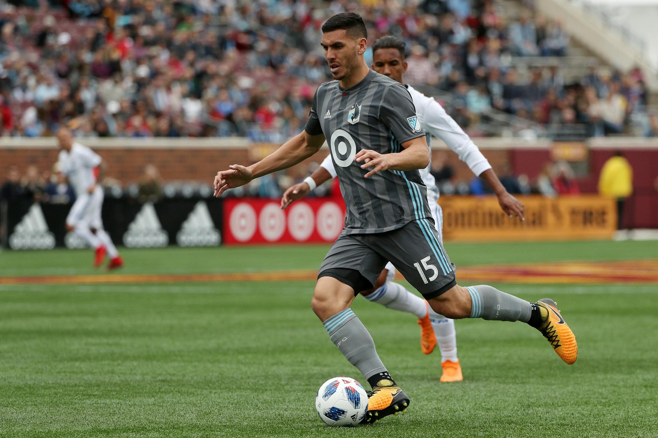 Minnesota United defender Michael Boxall (15)
