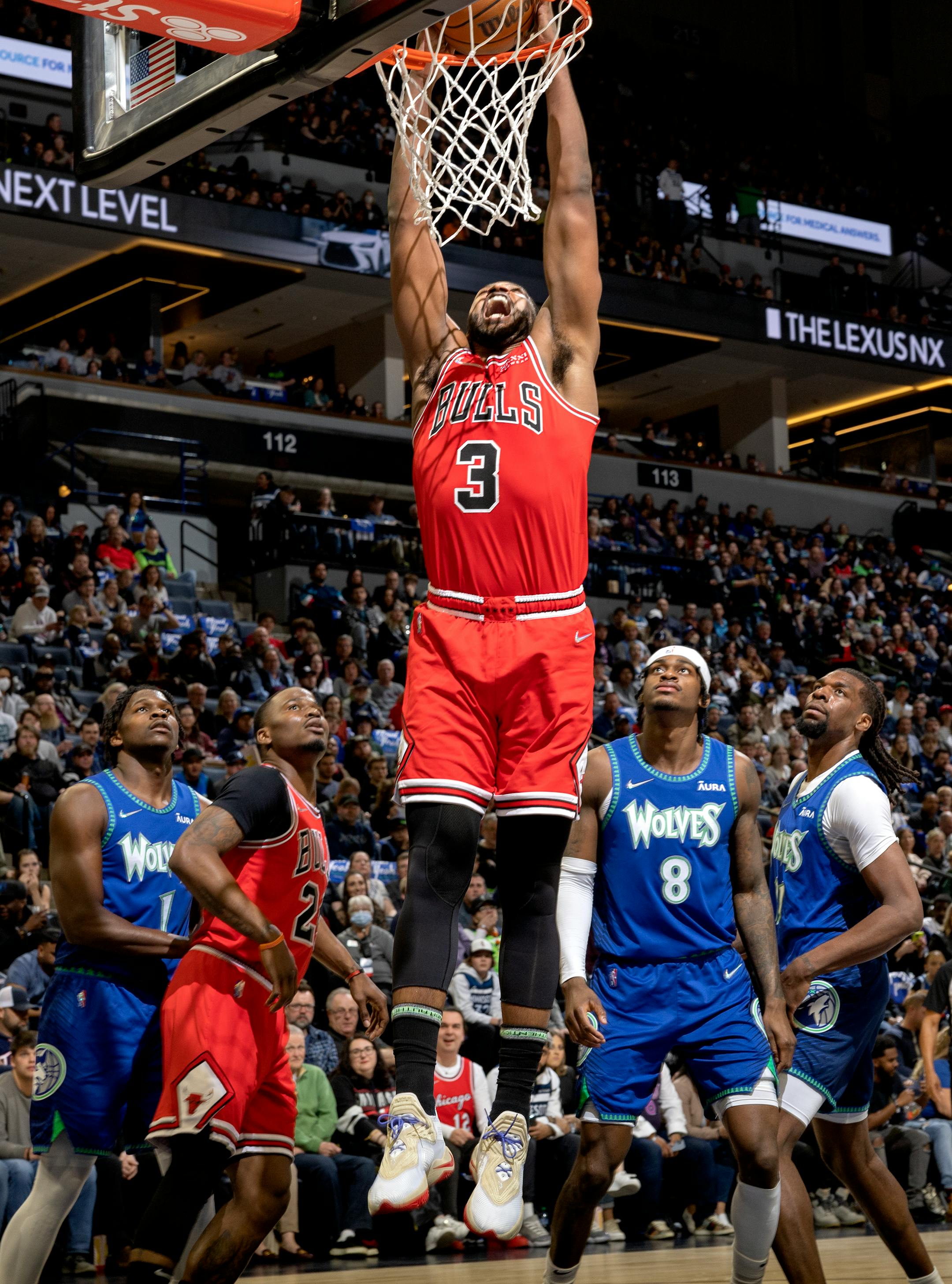 Tristan Thompson (3) of the Chicago Bulls dunks the ball in the first quarter.