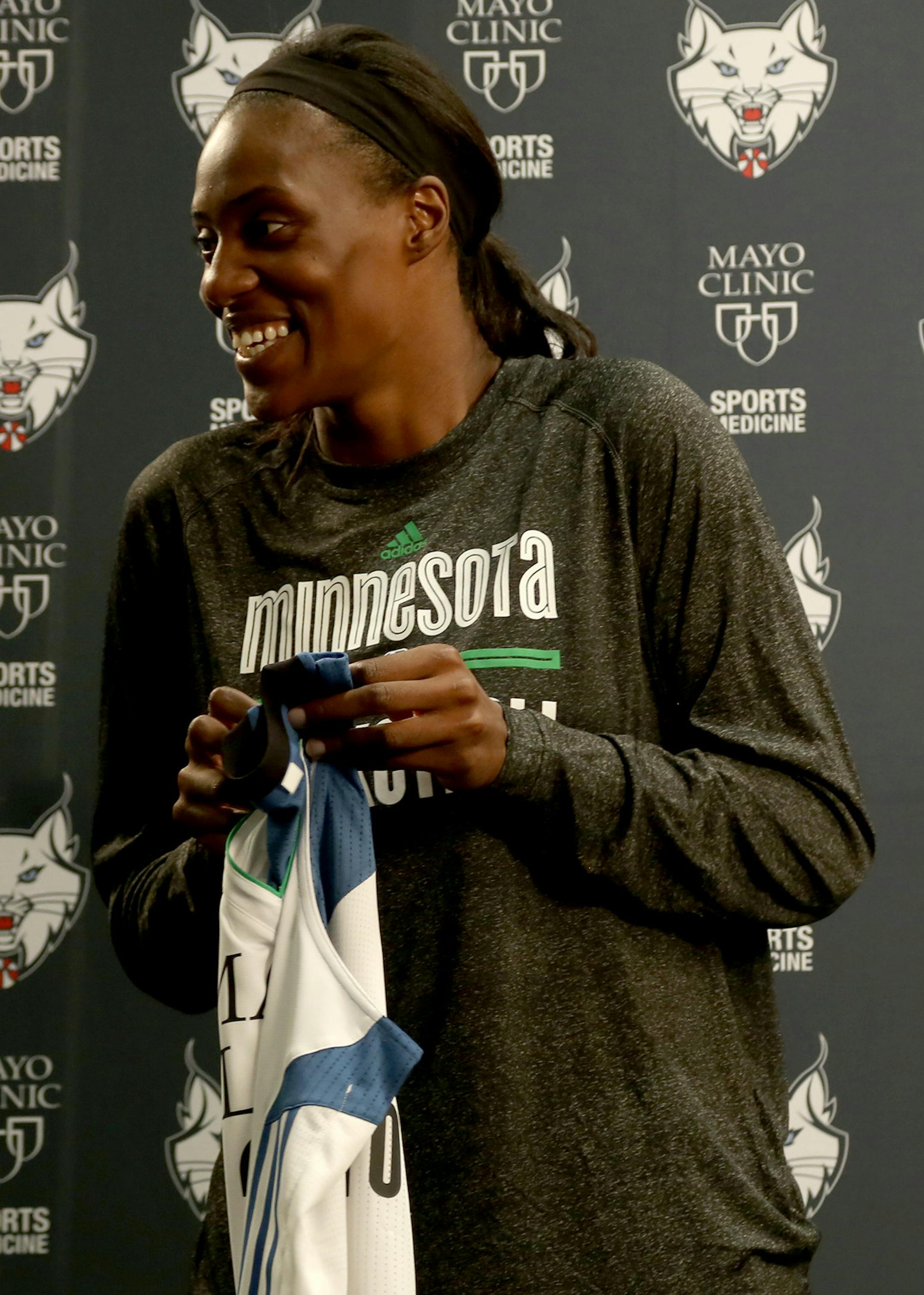 Lynx new center Sylvia Fowles smiled finishing pictures of of her holding up her new jersey after talking to the media about how she feels about joining the team, being reunited with fellow player Seimone Augustus and the possibility of playing for a championship. ] (KYNDELL HARKNESS/STAR TRIBUNE) kyndell.harkness@startribune.com Lynx press conference at the Mayo Sports Clinic in Minneapolis, Min., Tuesday July 28, 2015.