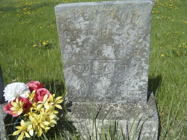 Headstone for Toussaint Grey at Minneapolis Pioneers and Soldiers cemetery.