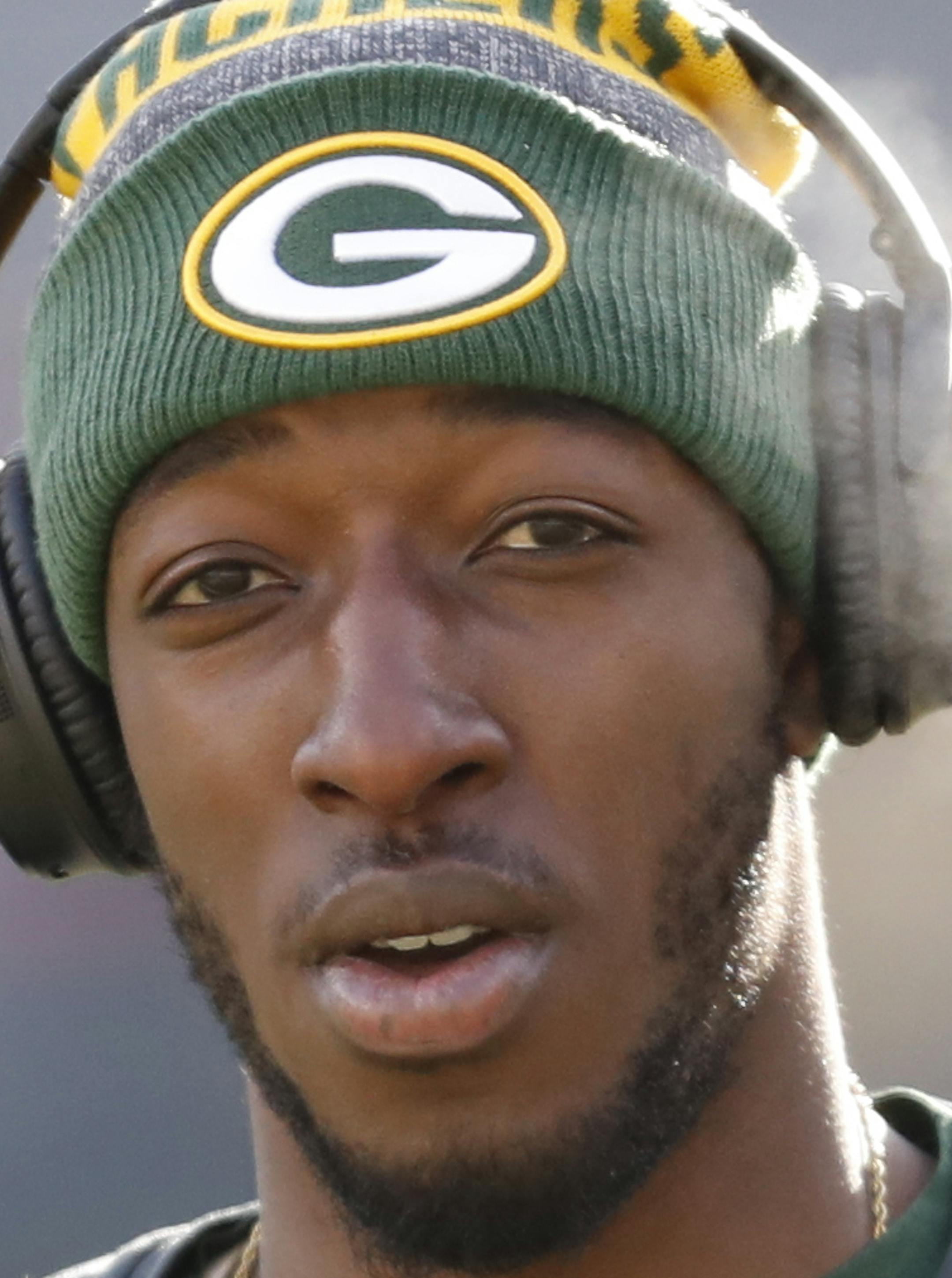 Green Bay Packers wide receiver Geronimo Allison warms up before an NFC wild-card NFL football game against the New York Giants, Sunday, Jan. 8, 2017, in Green Bay, Wis. (AP Photo/Matt Ludtke)
