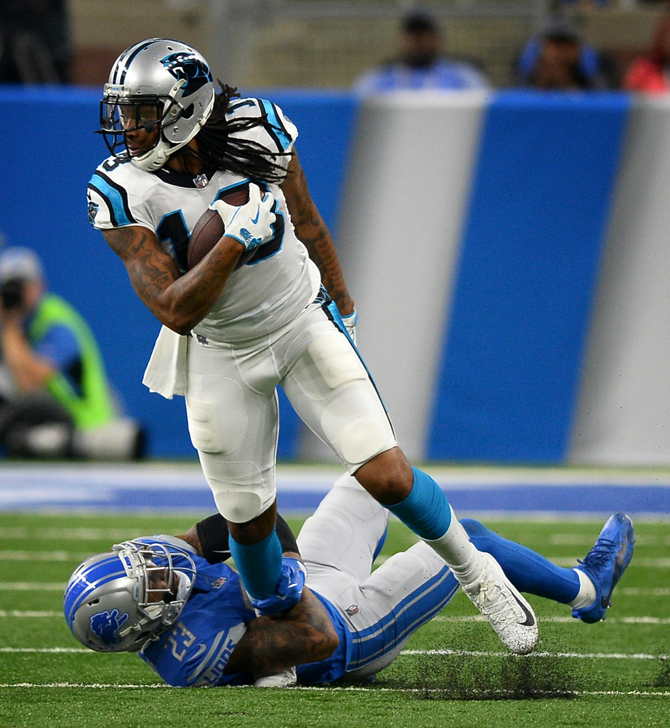 Carolina Panthers wide receiver Kelvin Benjamin looks to break free of Detroit Lions cornerback Darius Slay's grasp in the first half on Sunday, Oct. 8, 2017, at Ford Field in Detroit. The Panthers won, 27-24. (Jeff Siner/Charlotte Observer/TNS)