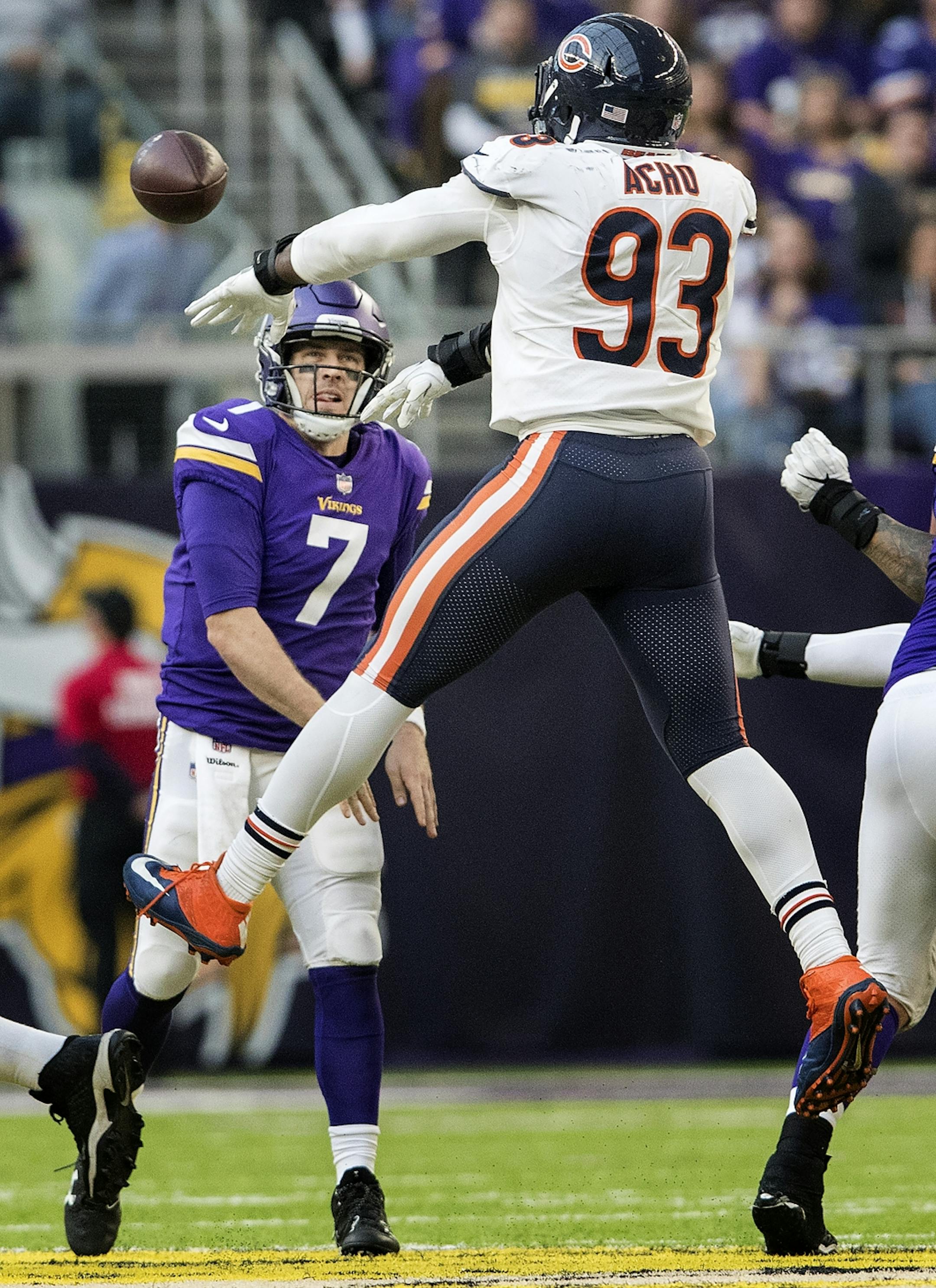 Vikings quarterback Case Keenum (7) had a pass batted down by Sam Acho (93) in the third quarter.