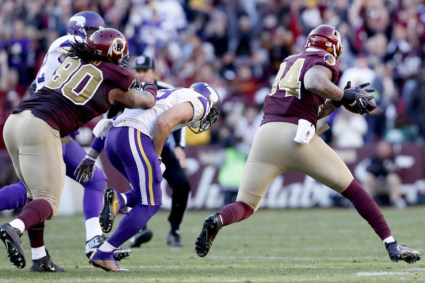 Preston Smith (94) intercepted a Sam Bradford (8) pass in the fourth quarter. ] CARLOS GONZALEZ cgonzalez@startribune.com - November 13, 2016, Landover, MD, FedEx Field, NFL, Minnesota Vikings vs. Washington Redskins