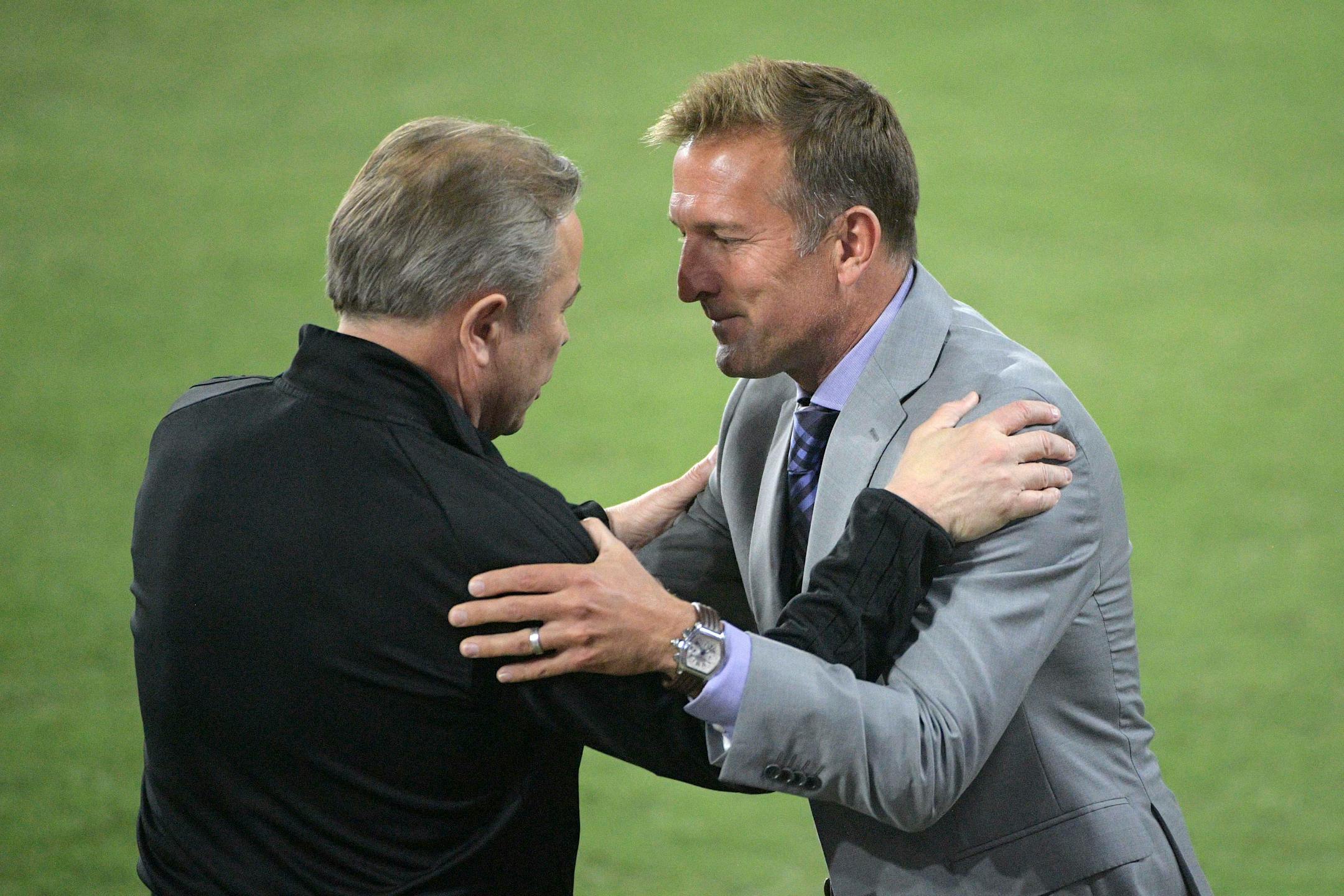 Minnesota United head coach Adrian Heath, left, chats with Orlando City head coach Jason Kreis on the field before an MLS soccer match Saturday, March 10, 2018, in Orlando, Fla. Minnesota won 2-1. (Phelan M. Ebenhack for the Star-Tribune) ORG XMIT: OTKMINN114
