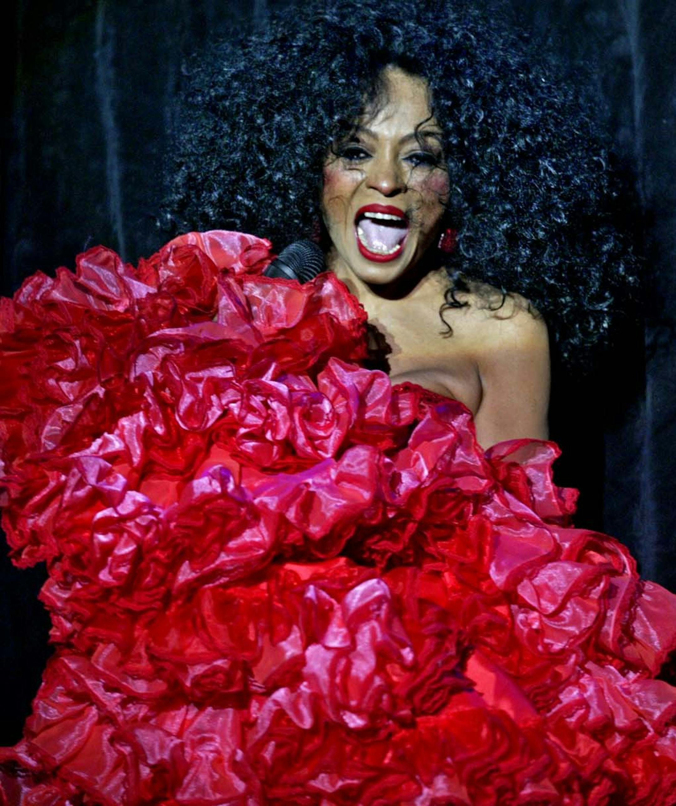 Marlin Levison - Strib 11/21/04 - Assign #92621- Diana Ross in concert at Mystic lake Casino. IN THIS PHOTO: ORG XMIT: MIN2012111915281244