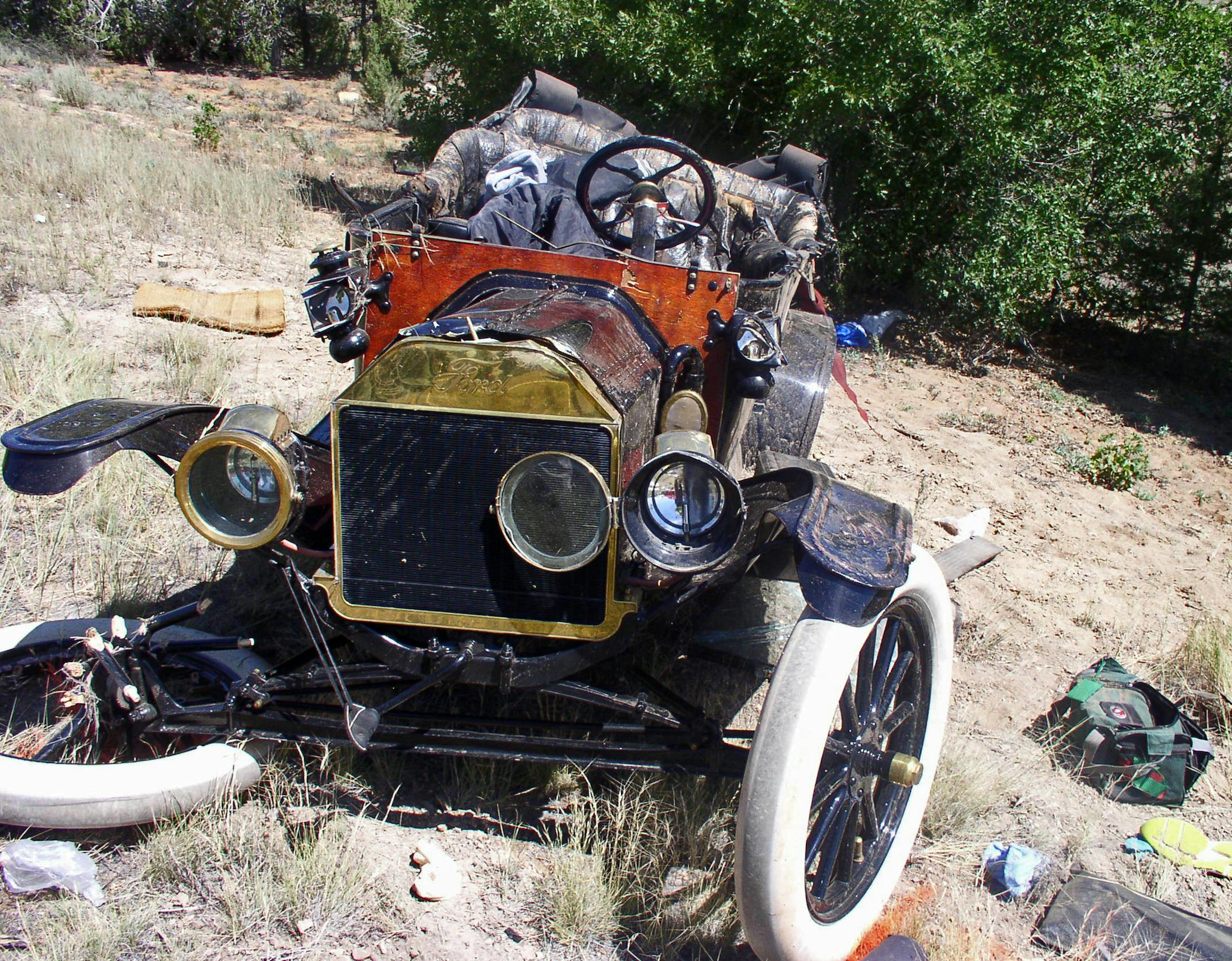 Kane country ( Utah) fatal - An antique vehicle traveling near Zion National Park in Utah overturned on the last day of an international Model T club's annual tour, killing a woman from Minnesota and injuring three other people. Dead woman is Karen Johnson, -
Husband Tim Johnson