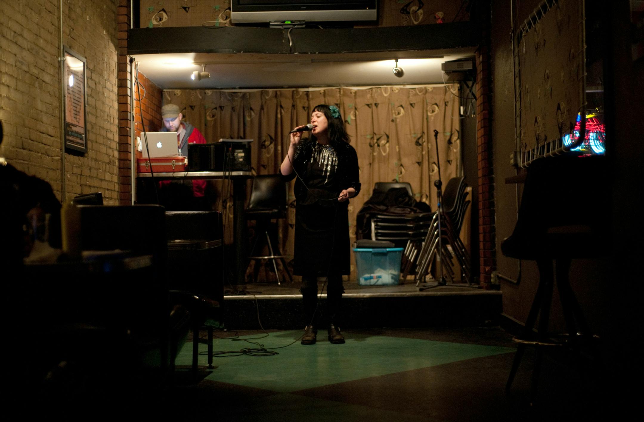 Jules Ameel / Star Tribune. Jules.Ameel@startribune.com . February 13 2011. Minneapolis. Minn. In This Photo : ] Staraoke coordinator Arzu Gokcen started the night by singing 'Don't Put Another Dime in the Jukebox' at Grumpy's Bar on February 13 in Minneapolis, Minn. Gokcen has been running Staraoke for the past ten years. ORG XMIT: MIN2013121313353632