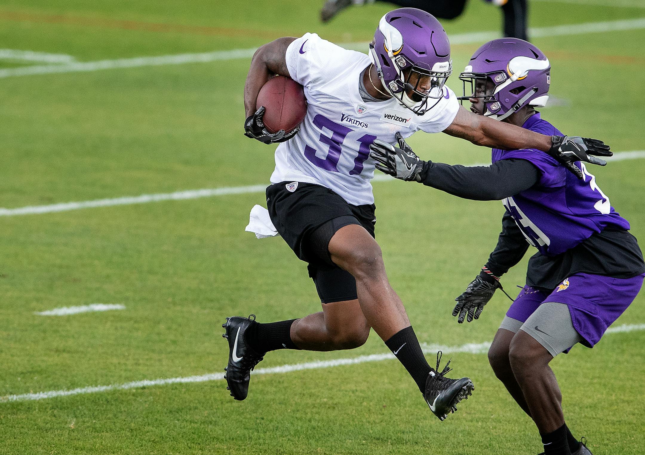 Mack Brown (31) was one of several running backs taking handoffs from quarterbacks Kirk Cousins down to Kyle Sloter, as the Vikings eased Dalvin Cook back into the mix.