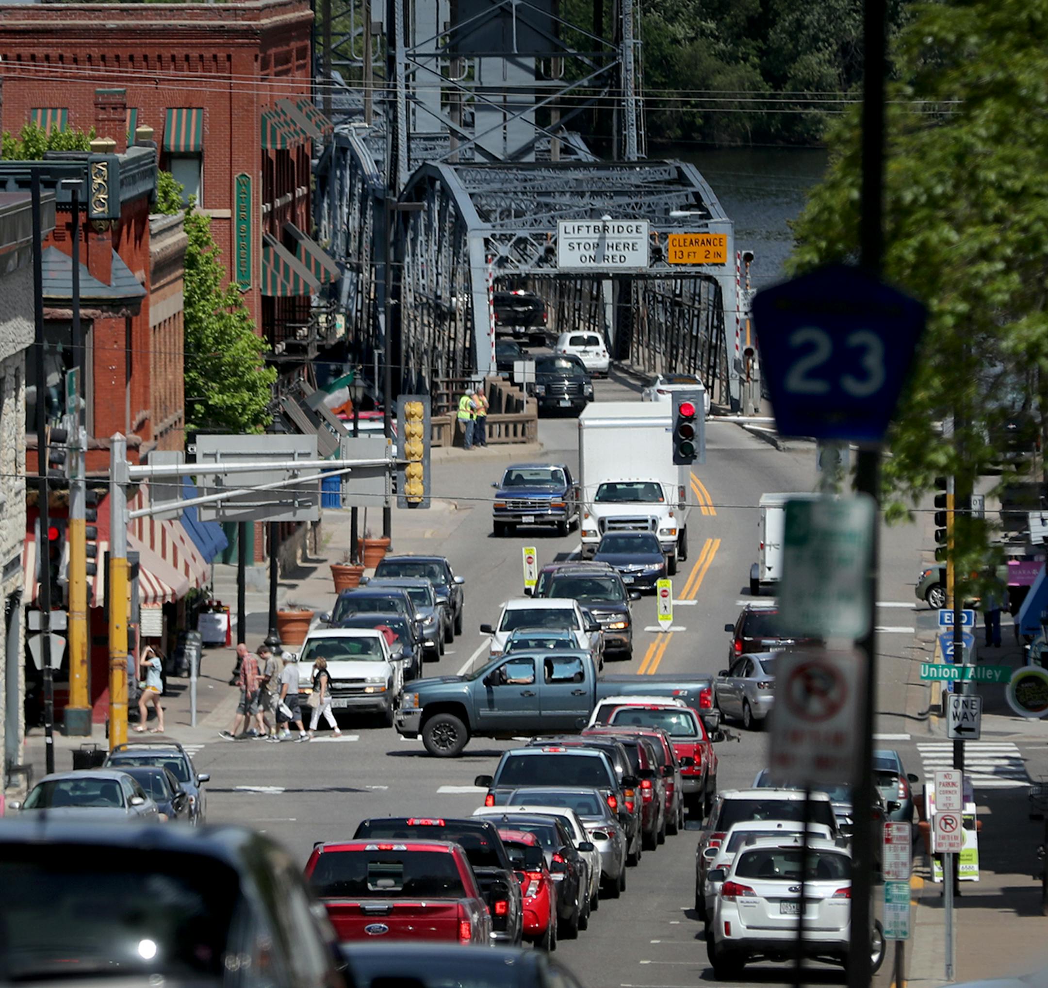 Friday afternoon traffic fills the two blocks of Chestnut Street, leading to the old lift bridge on Friday, June 2, in downtown Stillwater, MN.] DAVID JOLES ï david.joles@startribune.com Anticipating the opening of a new St. Croix River bridge this summer, Stillwater city leaders have unveiled their first firm proposal for a downtown makeover once the 1931 Lift Bridge closes to vehicle traffic. Two blocks of traffic-busy Chestnut Street, leading to the old bridge, would become a pedestrian