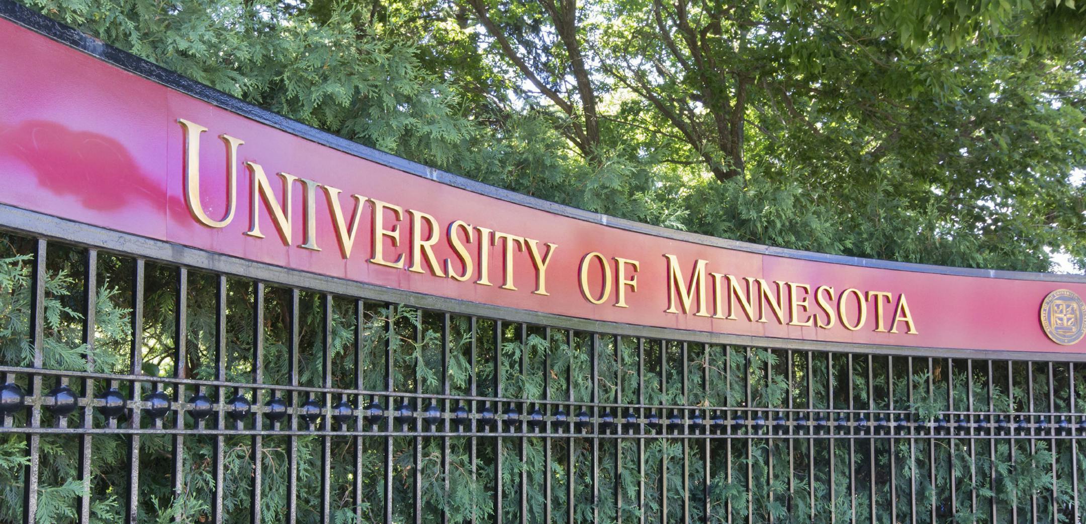 MINNEAPOLIS/USA - July 23: Entrance to the campus of the University of Minnesota. The University of Minnesota is a university in Minneapolis and St. Paul, MN and the 6th largest univerity in the USA. July 23, 2012. ORG XMIT: MIN1505261330310624 ORG XMIT: MIN1510071124370054 ORG XMIT: MIN1601201325070229