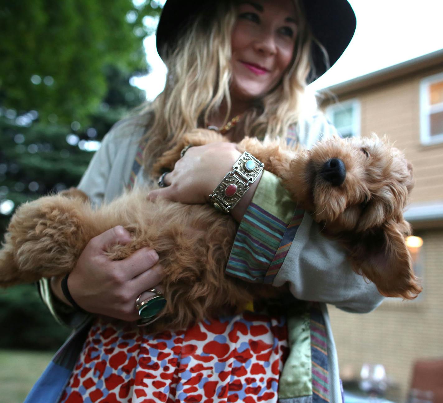 Sarah Edwards plyed with their new puppy Topher at their home in Minneapolis, Friday September 13, 2013. ] (KYNDELL HARKNESS/STAR TRIBUNE) kyndell.harkness@startribune.com