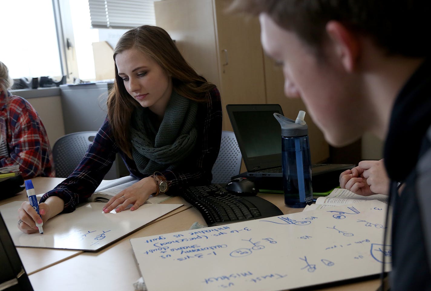 Danika Guenther illustrated the groups ideas as they working on a collaborative project for college psychology class. ] (KYNDELL HARKNESS/STAR TRIBUNE) kyndell.harkness@startribune.com At Alexandria Area High School in Alexandria Min., Tuesday, April 21, 2015.