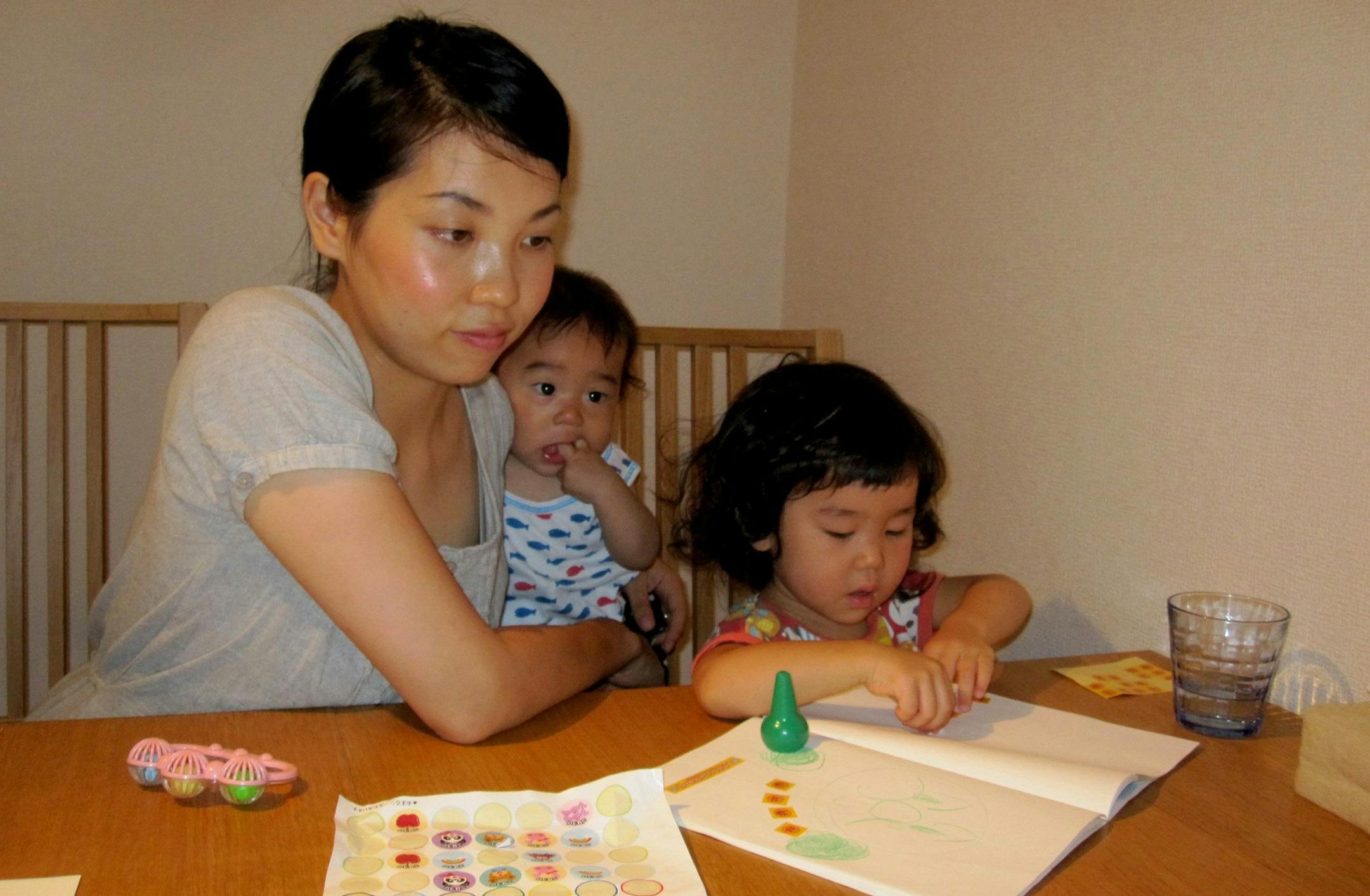 Risa Kumabe, 26, is a housewife in Tokyo, Japan, who would like to return to work, but finds the cost of childcare along with the amount of housework to be done standing in her way. In Japan husbands with children spend on average about one-third the time helping with household duties than those in the United States. (Don Lee/Los Angeles Times/MCT) ORG XMIT: 1142371 ORG XMIT: MIN1308232307056309