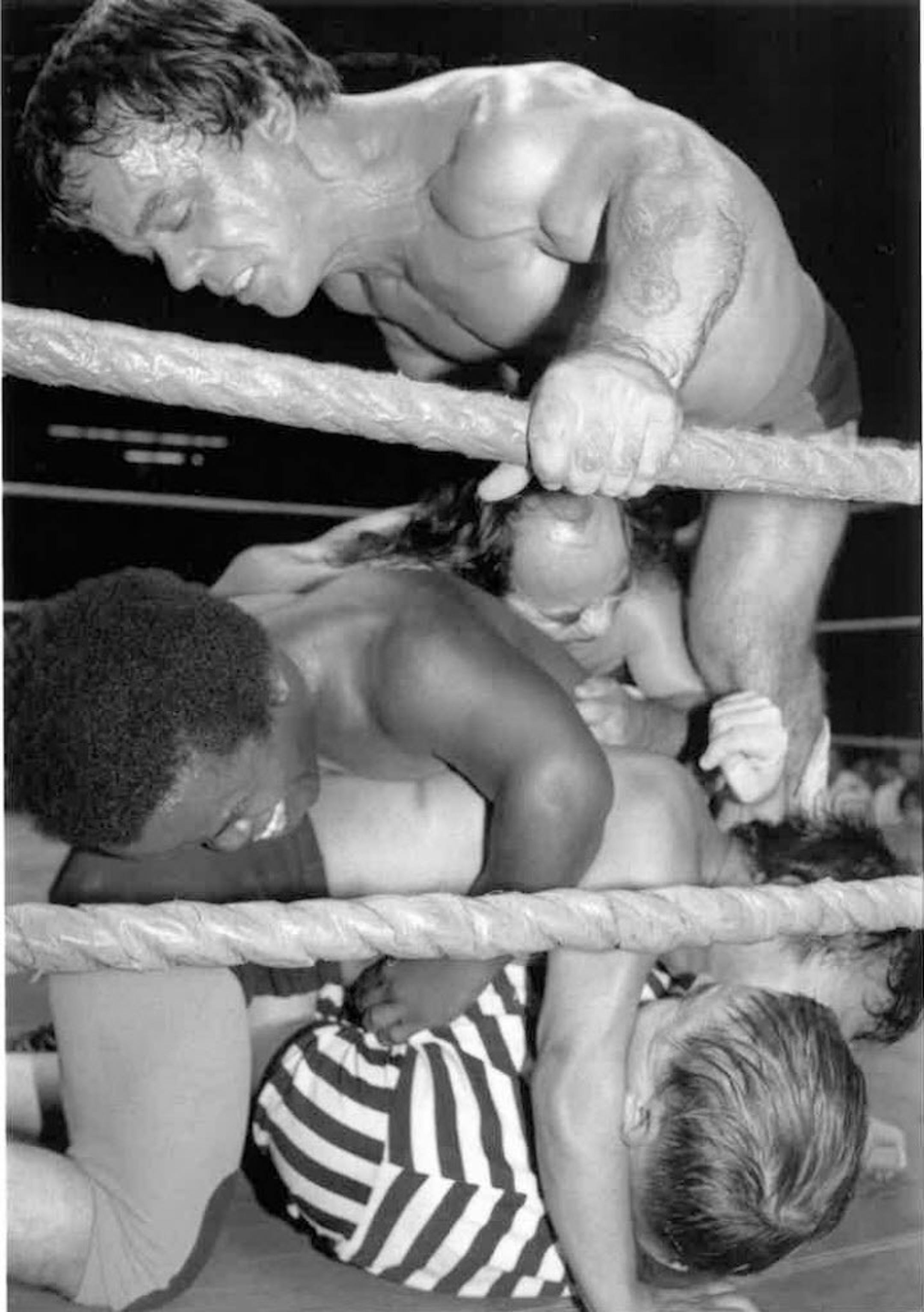 The Midgets — including Lord Littlebrook — piled on referee Marty Miller.