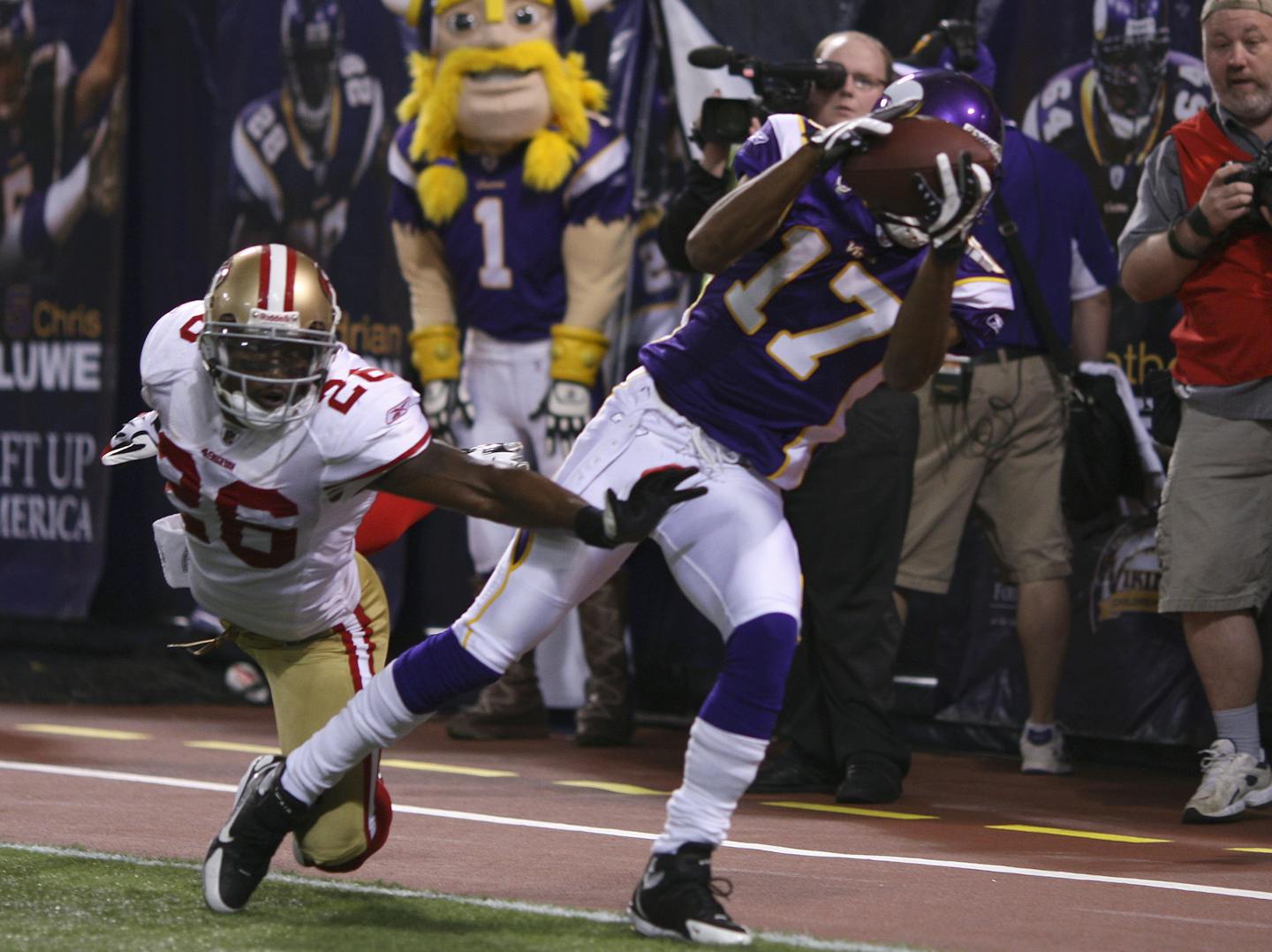 Greg Lewis caught this game-winning pass from Brett Favre in 2009.