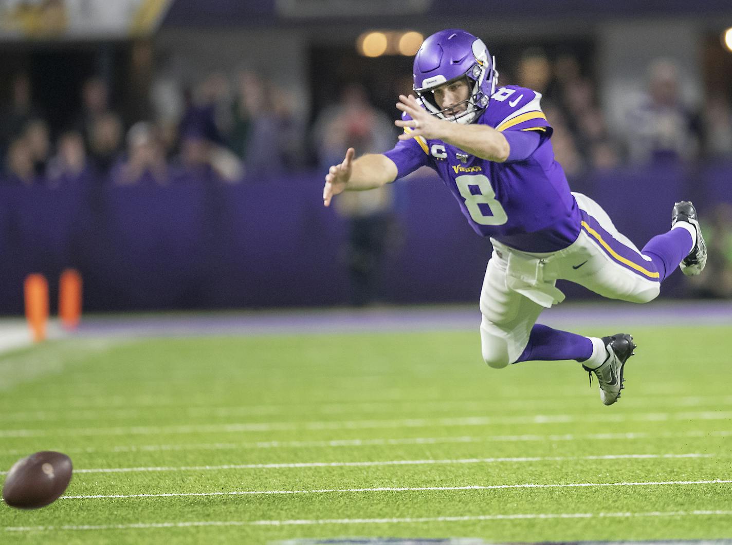 Minnesota Vikings quarterback Kirk Cousins attempts to catch a ball thrown by Minnesota Vikings wide receiver Stefon Diggs in the second quarter. ] ELIZABETH FLORES &#x2022; liz.flores@startribune.com The Minnesota Vikings take on the Green Bay Packers at U.S. Bank Stadium, Sunday, December 23, 2019 in Minneapolis, MN.