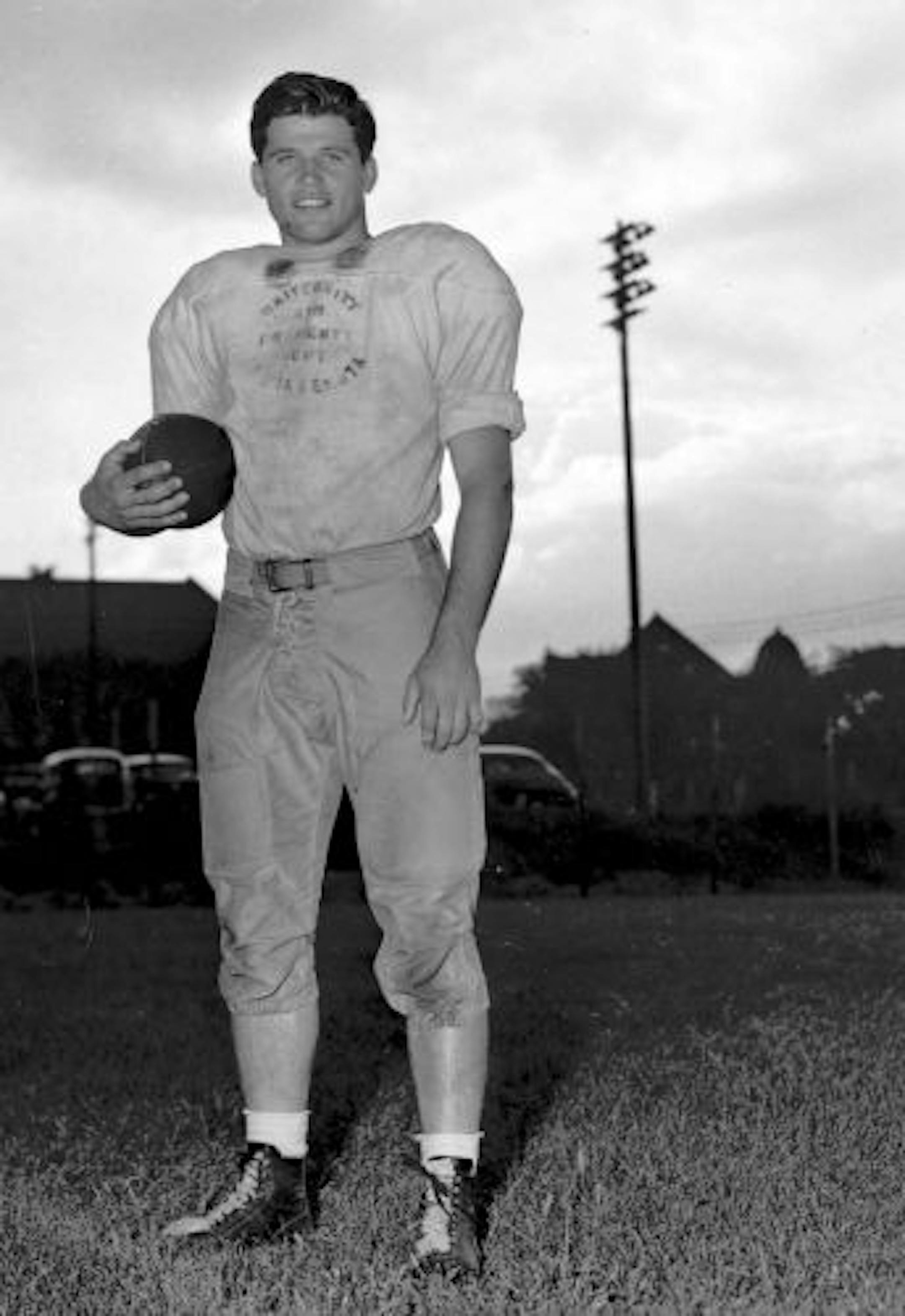 FILE - In thi Sept. 8, 1948, file photo, Minnesota halfback Billy Bye is shown. Bye, a halfback at Minnesota in the 1940s, drowned in a boating accident on Friday, June 12, 2009. He was 81. The Crow Wing County Sheriff's Office confirmed the death Saturday, June 13, 2009.
