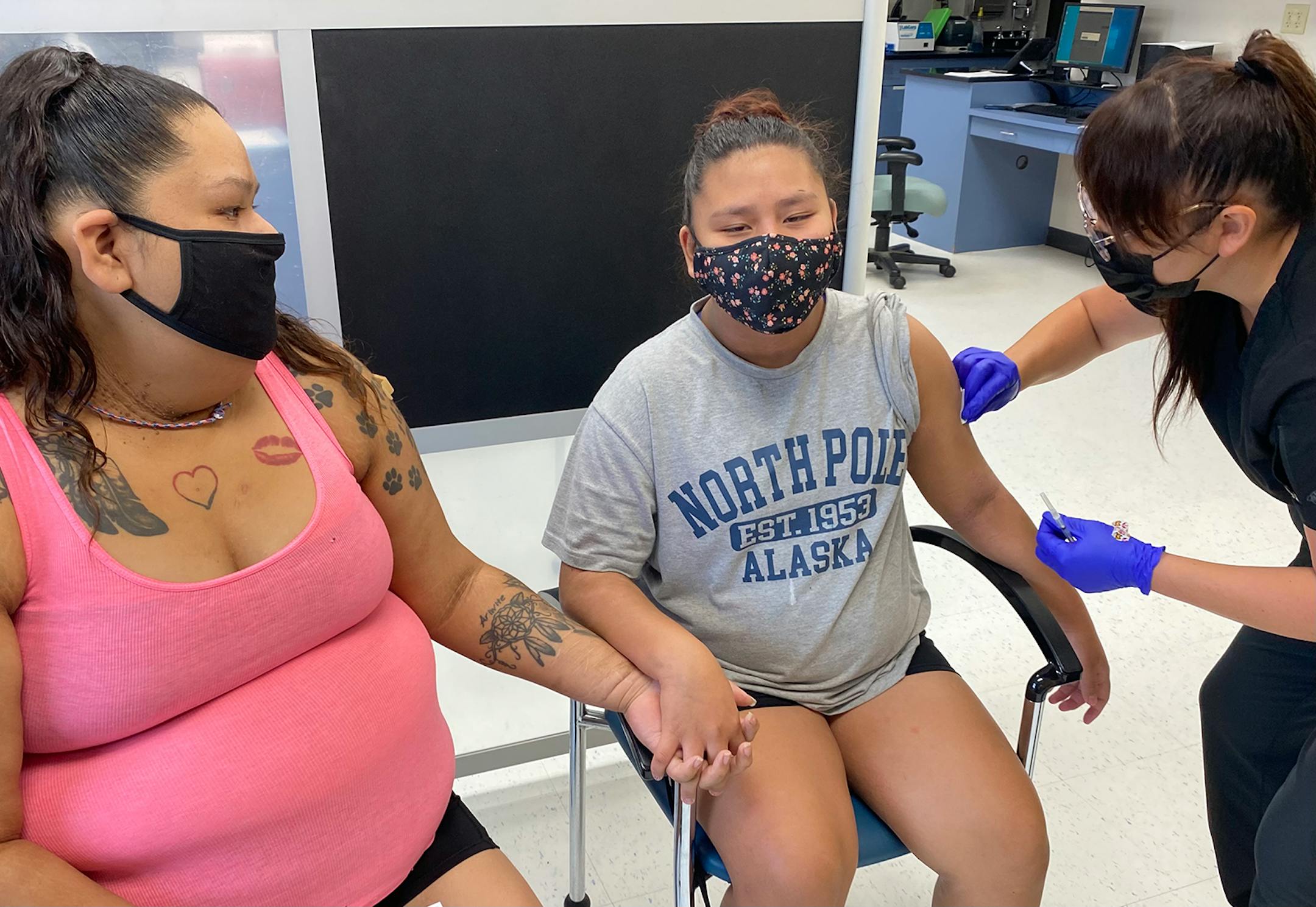 Summer Ariwite holds hands with her niece, Kaycee Moss, who recently turned 12, old enough to be vaccinated for COVID-19 by Samantha Allen, a public-health nurse at the Fort Belknap Indian Reservation. (Richard Read/Los Angeles Times/TNS) ORG XMIT: 24351746W