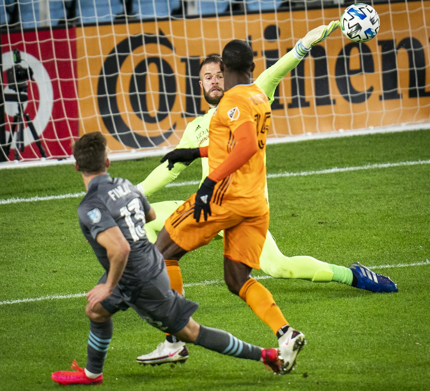 Minnesota United midfielder Ethan Finlay (13) scored a goal on Houston Dynamo goalkeeper Marko Maric (1) as as Houston Dynamo defender Maynor Figueroa (15) pursued during the first half. ] LEILA NAVIDI • leila.navidi@startribune.com BACKGROUND INFORMATION: Minnesota United played Houston Dynamo at Allianz Field in St. Paul on Sunday, October 18, 2020.