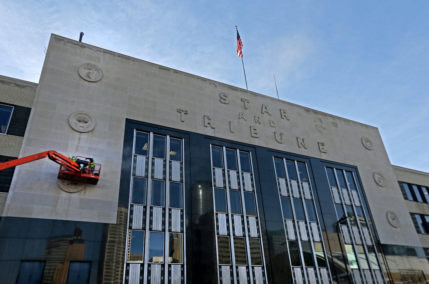 Construction crew from Ryan were beginning the process of removing medallions from front of Star Tribune building, Monday, February 10, 2014 in Minneapolis, MN. ] (ELIZABETH FLORES/STAR TRIBUNE) ELIZABETH FLORES &#x2022; eflores@startribune.com