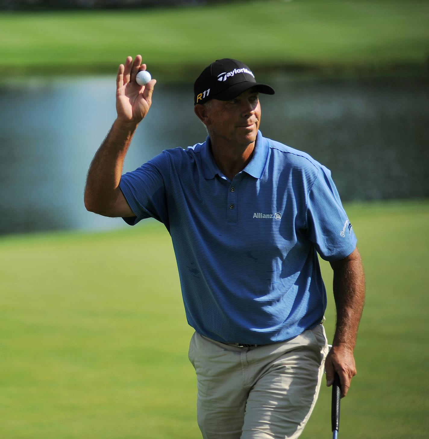 Tom Lehman held up his ball after finishing the final round of the 3M championship August 7, 2011 held at TPC Twin Cities in Blaine. Jay Haas took first with Kenny Perry in second and Tom Lehman came in third.] (Leah Millis &#x201a;&#xc4;&#xa2; leah.millis@startribune.com) ORG XMIT: MIN2013041112372570