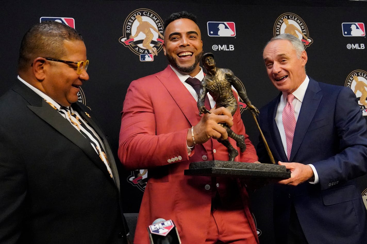 Rob Manfred, Nelson Cruz and Luis Roberto Clemente, son of the late Hall of Famer Roberto Clemente