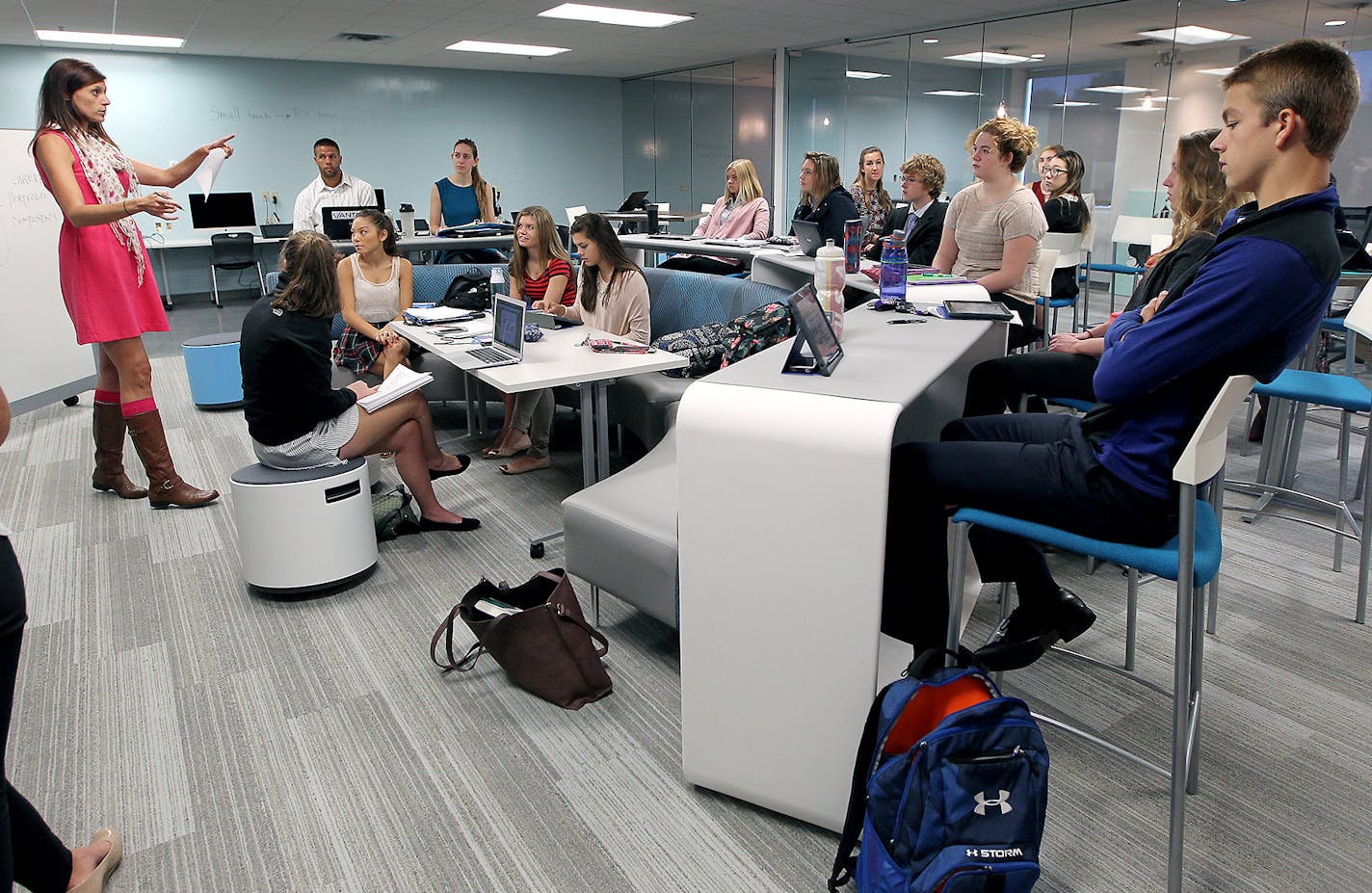 Minnetonka High School teacher Leah Dasovich prepared her class for interviews during class in the VANTAGE advanced professional program, Thursday, September 24, 2015 in Minnetonka, MN. ] (ELIZABETH FLORES/STAR TRIBUNE) ELIZABETH FLORES &#x2022; eflores@startribune.com