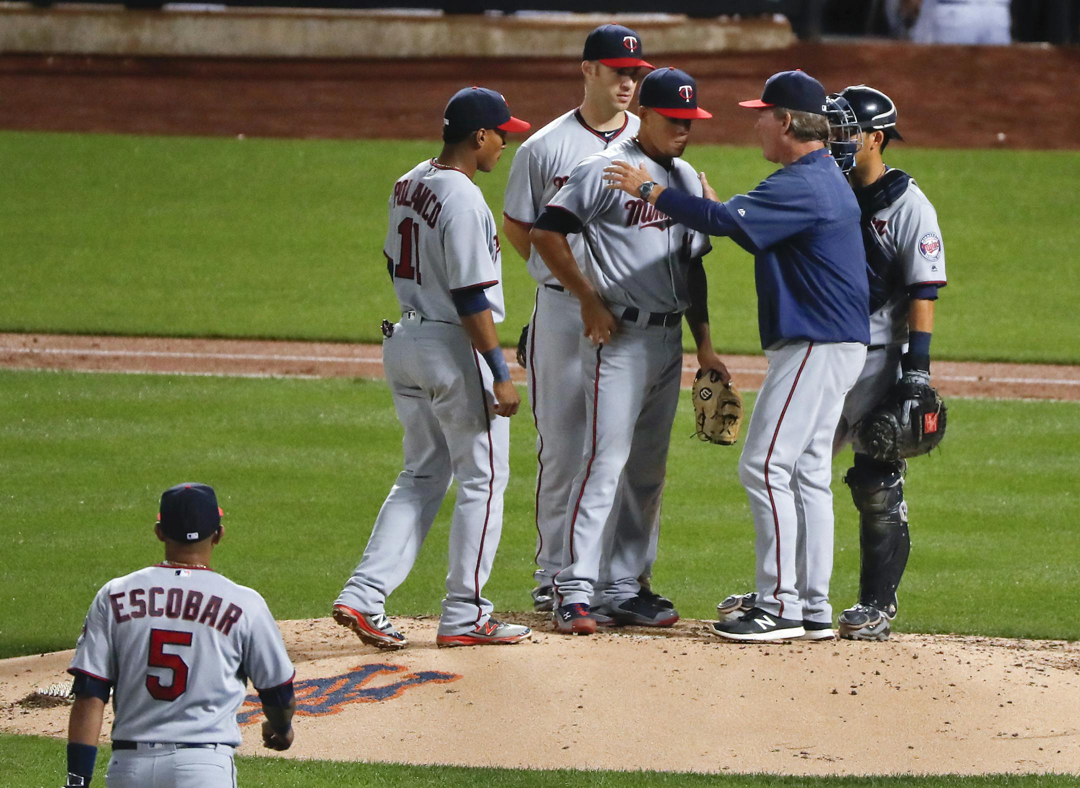Minnesota Twins pitching coach Neil Allen, right front, talks with starting pitcher Jose Berrios after Berrios gave up back-to-back home runs to the New York Mets during the third inning of a baseball game, Friday, Sept. 16, 2016, in New York. (AP Photo/Julie Jacobson)