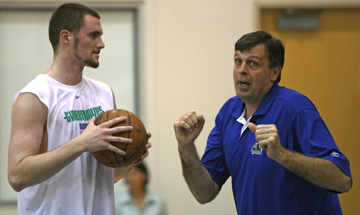 Kevin Love (left), Kevin McHale in June 2008