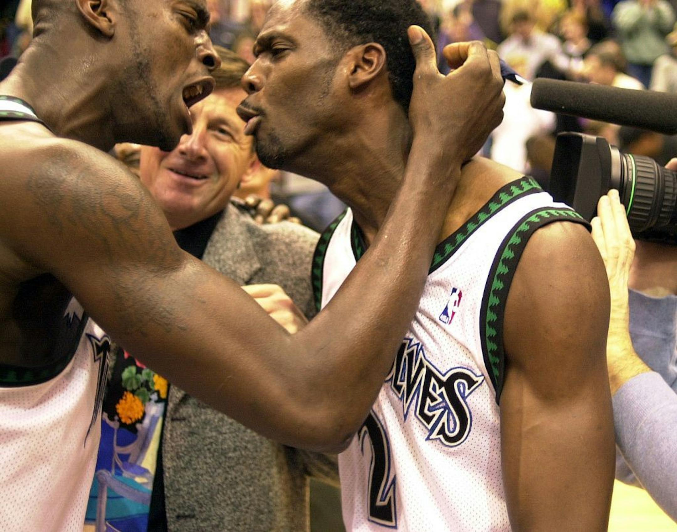 Kevin Garnett congratulates Malik Sealy for making the last second game winning shot against the Pacers.