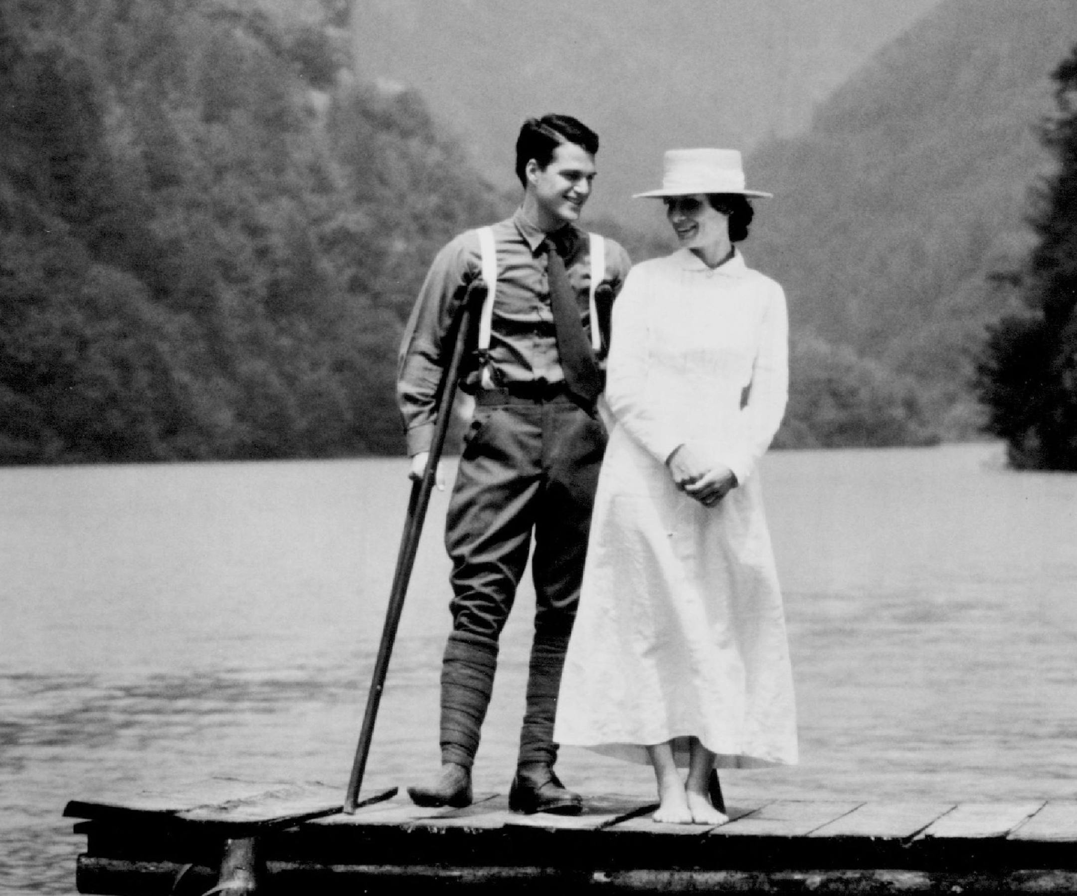 Chris O'Donnell (left) and Sandra Bullock (right) star as Agnes Von Kurowsky and Ernest Hemingway in New Line Cinema's epic love story, In Love And War. #2020. Alex Bailey, New Line Cinema